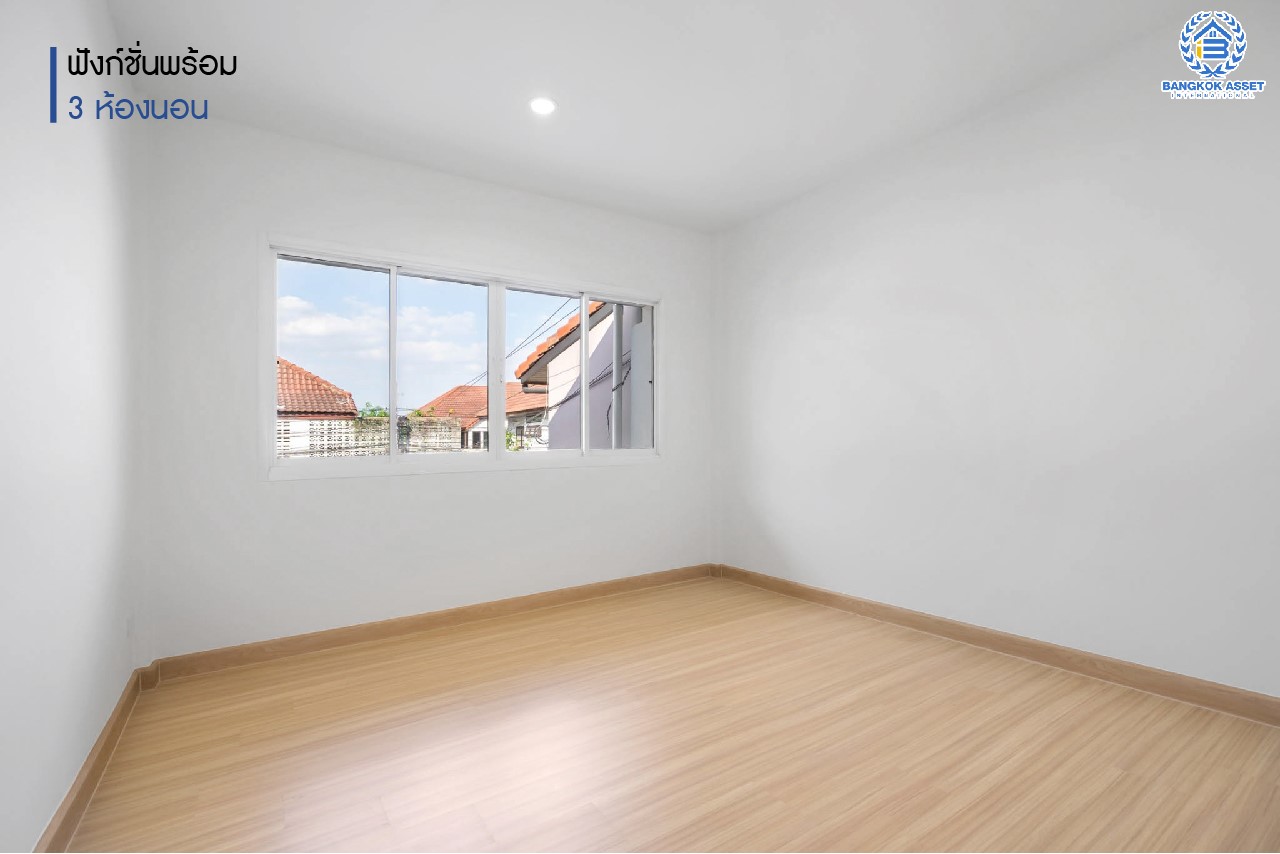 บ้านมือสองตกแต่งใหม่ บนทำเลที่ดีที่สุด! หน้าโครงการติด MRT "สถานีไทรม้า" ม.ซื่อตรง พระนั่งเกล้า-ท่าอิฐ ทาวน์เฮ้าส์หลังใหญ่ เนื้อที่ 26 ตร.ว. ฟังก์ชั่นจัดเต็ม 3 ห้องนอน 2 ห้องน้ำ 2 ที่จอดรถ ทำเลใกล้ เซ็นทรัลรัตนาธิเบศร์ และทางด่วน "งามวงศ์วาน"...